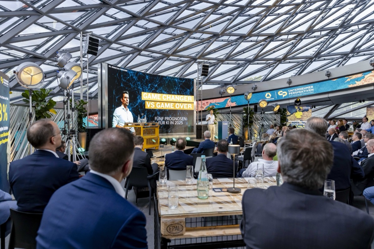 Dr. Hubertus Porschen als Keynote Speaker auf der Bühne